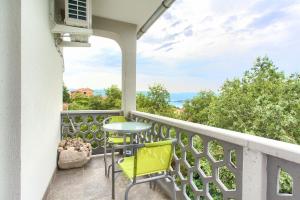A balcony or terrace at Apartman Lavandin