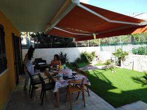 A garden outside B&B la Palma
