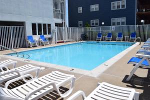 Bazén v ubytování Beachcomber Motel nebo v jeho okolí