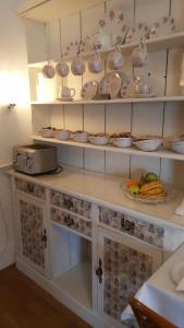 A kitchen or kitchenette at Colebrook Guest House 