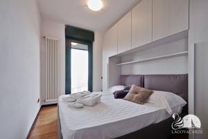 a bedroom with a large bed with white sheets and pillows at Villa Livia Luxury in Roe +44 photos