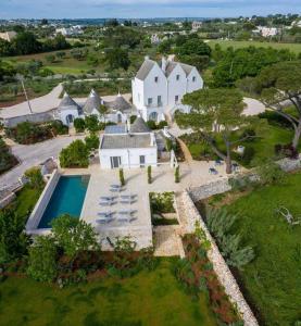 an aerial view of a large house with a swimming pool at Masseria Grofoleo in Locorotondo