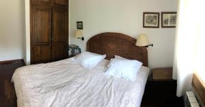 A bed or beds in a room at La rotonda de Llívia