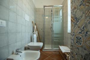 Koupelna v ubytování Casa Floris + 26 fotografií
