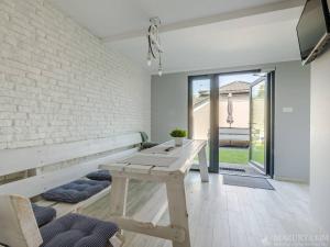 Μια τηλεόραση ή/και κέντρο ψυχαγωγίας στο Wiejska 21