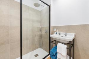 a bathroom with a shower and a sink at Boutique Hotel Oriola in Cala de Sant Vicenc
