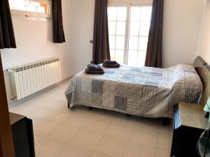 A bed or beds in a room at Casa Pepe Még 37 kép