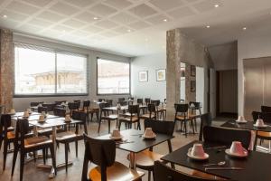 a dining room with tables and chairs at Hôtel Le Nautic in Arcachon