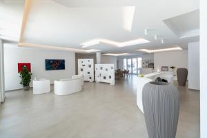 A television and/or entertainment centre at Vasto Aparthotel