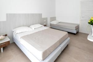 A bed or beds in a room at Vasto Aparthotel