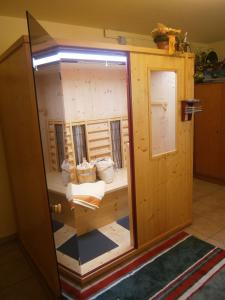 EisentrattenにあるFerienhaus Pirkerの家の中のベッド付きの部屋