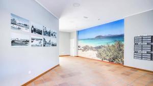 a room with a large picture on the wall at APARTAMENTO MAGNIFIK in Corralejo