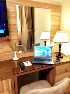 تلفاز و/أو أجهزة ترفيهية في فندق روشان الأزهر