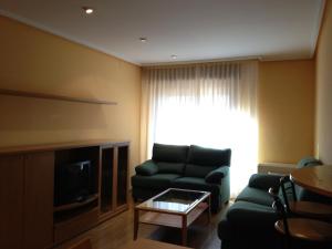 A seating area at Apartamentos Turisticos Puerta de León