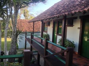 Taman di luar Barla Inn Suites