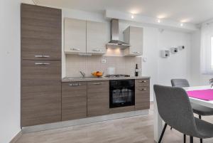 Kuchyň nebo kuchyňský kout v ubytování Apartment Sole