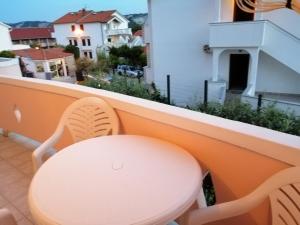 Apartmani Simon的阳台或露台