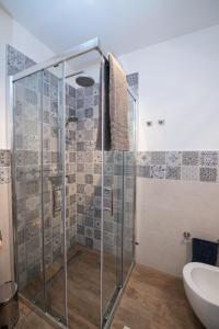 a bathroom with a shower with a toilet and a sink at Apartman Villa Katrina in Mošćenička Draga
