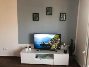 TV tai viihdekeskus majoituspaikassa Apartment Sunrise