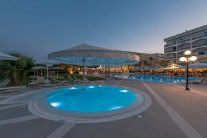 Bazén v ubytování Apollo Beach nebo v jeho okolí