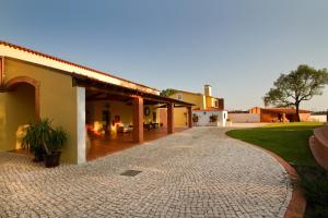 a brick walkway next to a building at Quinta de Lograssol in Mealhada