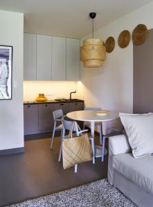 Kuchyňa alebo kuchynka v ubytovaní Apartamenty DECK Jurata