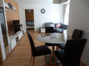 Zdjęcie z galerii obiektu Spacious, Modern 1-bdrm Apt near VIC & Austria Ctr w Wiedniu