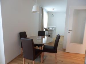 Zdjęcie z galerii obiektu Spacious, Modern 1-bdrm Apt near VIC & Austria Ctr w Wiedniu