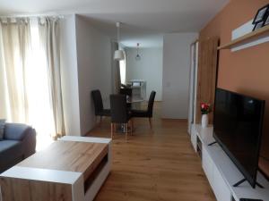 Zdjęcie z galerii obiektu Spacious, Modern 1-bdrm Apt near VIC & Austria Ctr w Wiedniu