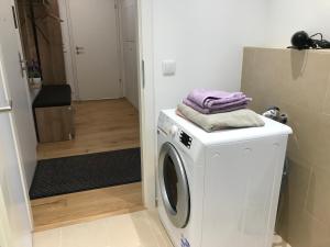 Zdjęcie z galerii obiektu Spacious, Modern 1-bdrm Apt near VIC & Austria Ctr w Wiedniu