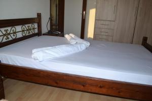 Кровать или кровати в номере Elafonisi House