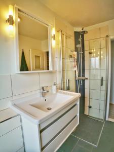 Koupelna v ubytování Ferienwohnung Goslar - Georgenberg / Entspannen im Harz / Mittendrin