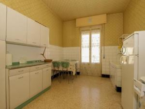 Virtuvė arba virtuvėlė apgyvendinimo įstaigoje Top-Location-bright-fastWI-FI
