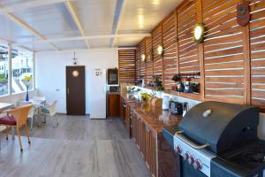 Bella Vista Sun Club的厨房或小厨房