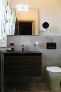 A bathroom at Villa Martina Luxury Rooms