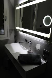A bathroom at Villa Martina Luxury Rooms