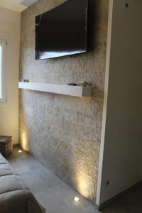 A television and/or entertainment centre at Villa Martina Luxury Rooms