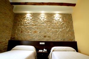 A bed or beds in a room at Hotel El Faixero Tradicional