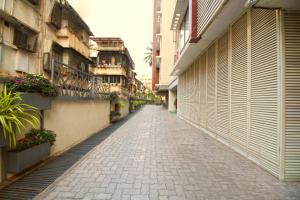 an empty street in a city with buildings at Theory9 Premium Service Apartments Khar in Mumbai