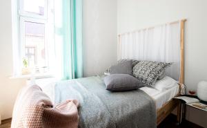 Posteľ alebo postele v izbe v ubytovaní Apartamenty KDN