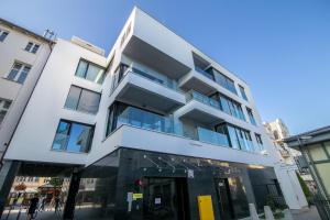 Budova, kde se apartmán nachází + 3 fotografie
