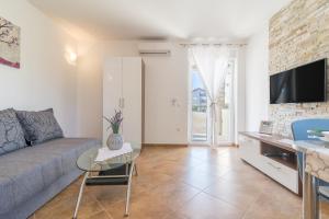 Телевизор и/или развлекательный центр в Apartments Sestanka