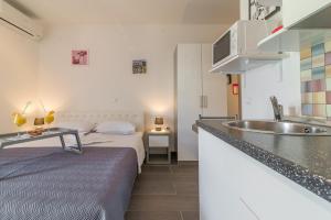 Кровать или кровати в номере Apartments Sestanka