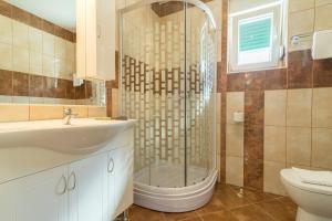 Ванная комната в Apartments Sestanka