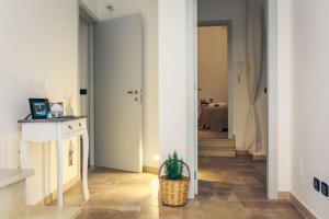 a hallway with a potted plant on the floor at La Chicca in centro Altamura in Altamura