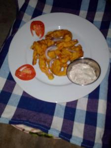 Makanan di atau berdekatan rumah tamu ini