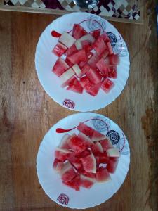 Makanan di atau berdekatan rumah tamu ini
