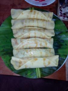 Makanan di atau berdekatan rumah tamu ini
