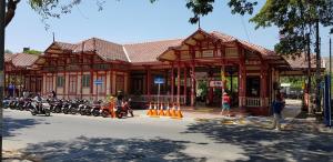 a large wooden building with motorcycles parked in front of it at Restaurant & Guesthouse Say Cheese in Hua Hin