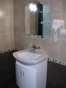 Koupelna v ubytování Kestenite Family Hotel + 34 fotografií